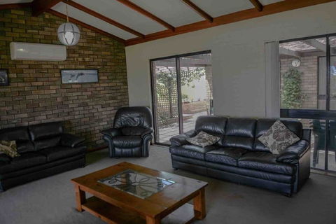 Geraldton Holliday Villas - Accommodation Gladstone 7