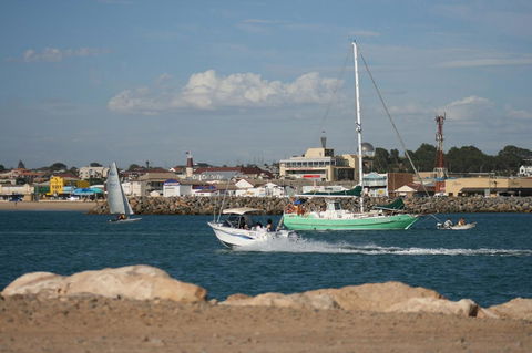 Geraldton Holliday Villas - Accommodation Gladstone 0