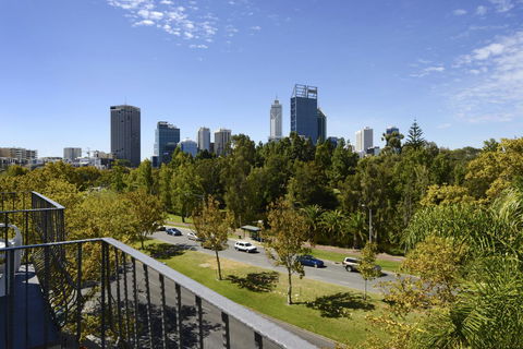 Sullivans Hotel - Accommodation Gladstone 3