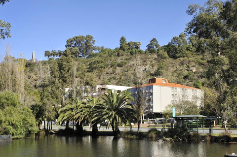 Sullivans Hotel - Accommodation Gladstone 0