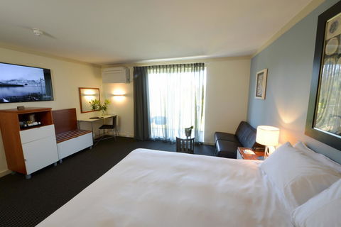 Sullivans Hotel - Accommodation Gladstone 1