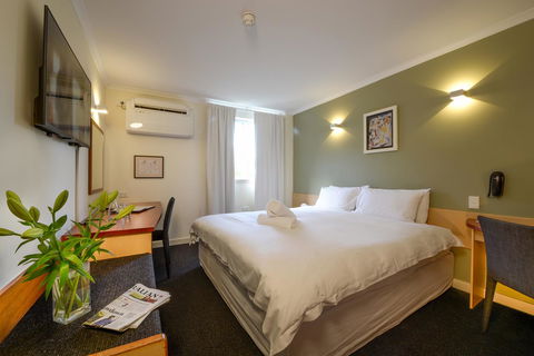Sullivans Hotel - Accommodation Gladstone 13