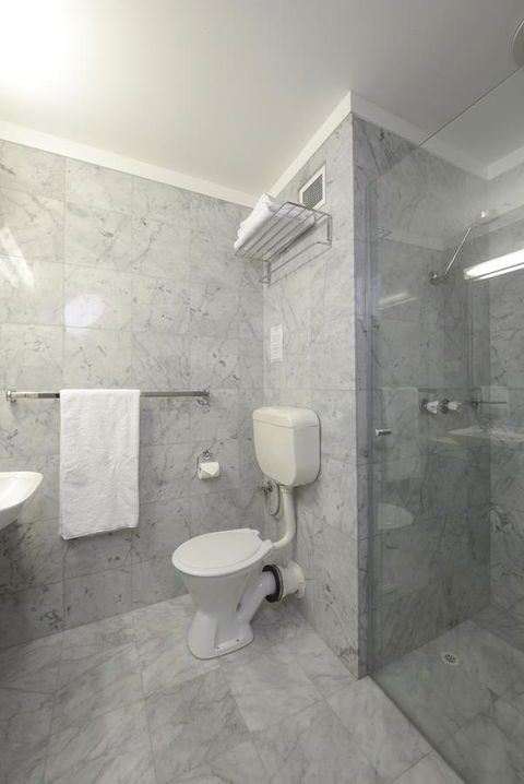 Sullivans Hotel - Accommodation Gladstone 10
