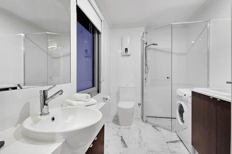 Attika Hotel - Accommodation Gladstone 1