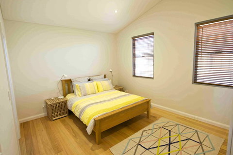 Sunny Blinco Street House - Accommodation Gladstone 8