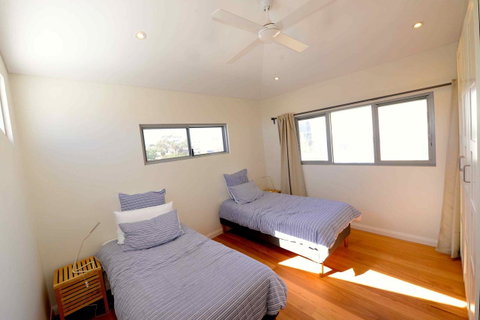Sunny Blinco Street House - Accommodation Gladstone 10