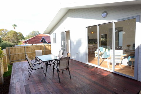 Sunny Blinco Street House - Accommodation Gladstone 11