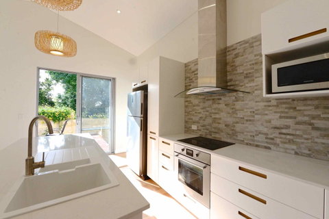 Sunny Blinco Street House - Accommodation Gladstone 3