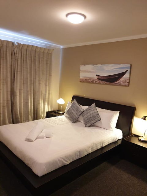 West Beach Lagoon 107 - Great Value - Accommodation Gladstone 3