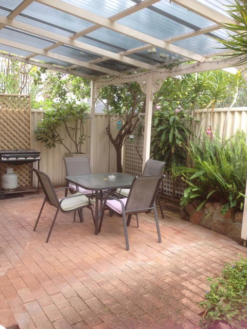 Leederville Townhouse - Accommodation Gladstone 6