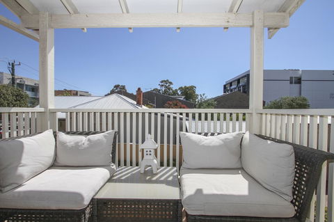 Leederville Townhouse - Accommodation Gladstone 8