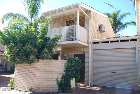 Leederville Townhouse - Accommodation Gladstone 7