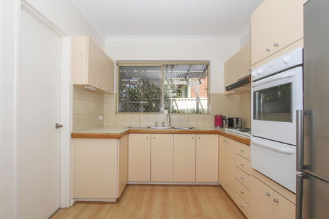 Leederville Townhouse - Accommodation Gladstone 2