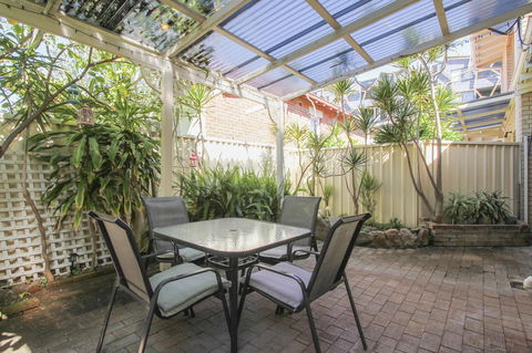 Leederville Townhouse - Accommodation Gladstone 11