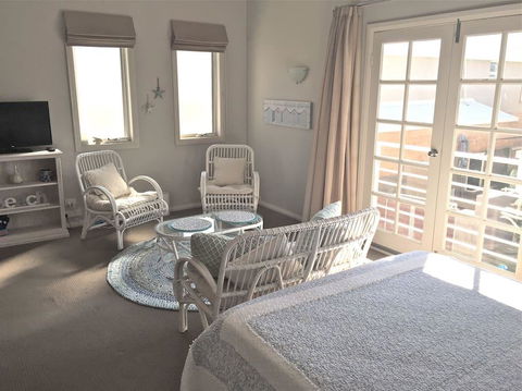 Fremantle Local Beach Studio - Accommodation Gladstone 3