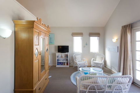 Fremantle Local Beach Studio - Accommodation Gladstone 2