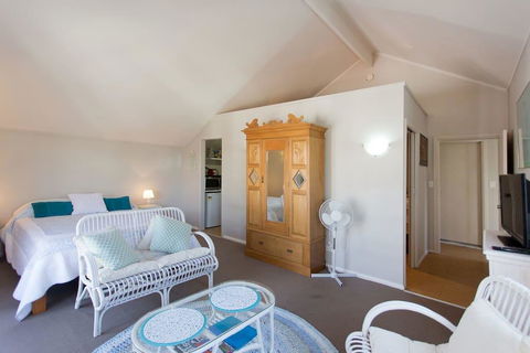 Fremantle Local Beach Studio - Accommodation Gladstone 13