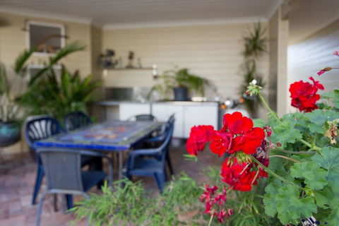 Fremantle Local Beach Studio - Accommodation Gladstone 4