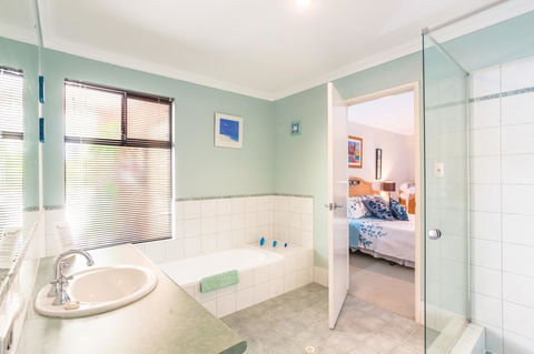 Seatrees Accommodation - Accommodation Gladstone 8