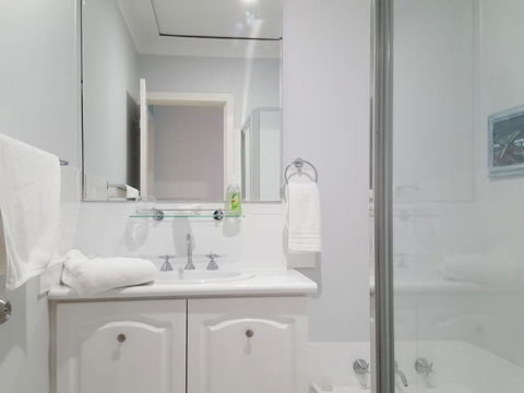 Palm Beach Bed & Breakfast - Accommodation Gladstone 6