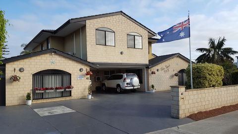 Palm Beach Bed & Breakfast - Accommodation Gladstone 38