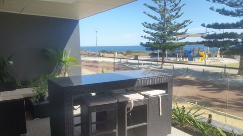 Mandurah Beach Front Apartment - Accommodation Gladstone 0