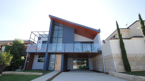 Sunset Place Apartments - Accommodation Gladstone 0
