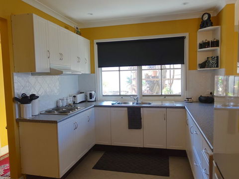 The Blacksmiths Cottage - Accommodation Gladstone 13