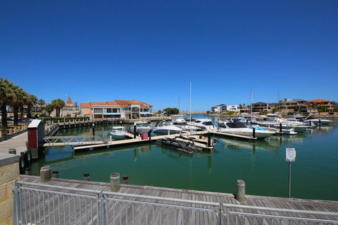 Studio Style Mindarie Marina - Accommodation Gladstone 10