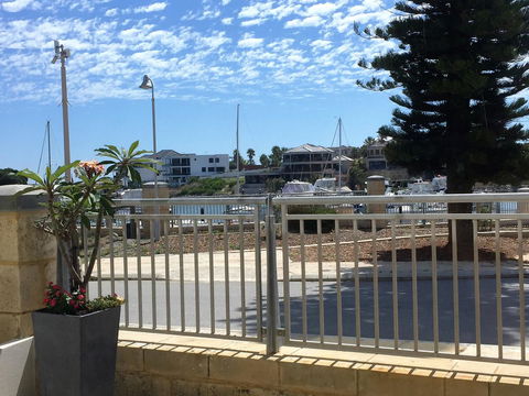 Studio Style Mindarie Marina - Accommodation Gladstone 1