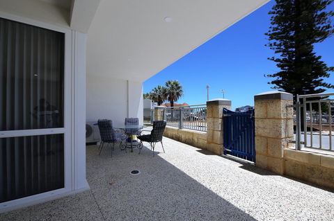 Studio Style Mindarie Marina - Accommodation Gladstone 12