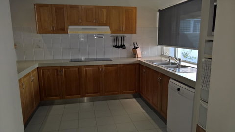 Waterside Canal Dreams - Accommodation Gladstone 8