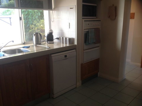 Waterside Canal Dreams - Accommodation Gladstone 35
