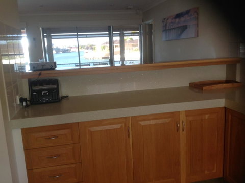 Waterside Canal Dreams - Accommodation Gladstone 10