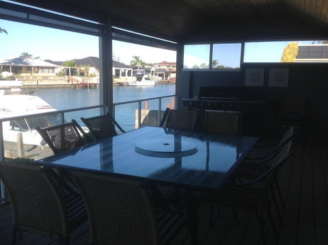 Waterside Canal Dreams - Accommodation Gladstone 34