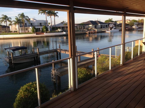 Waterside Canal Dreams - Accommodation Gladstone 36