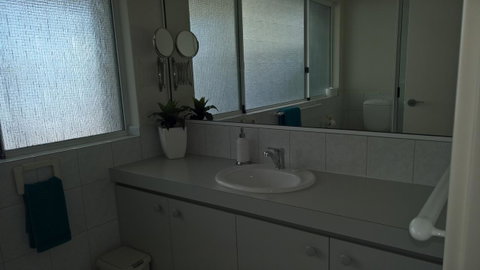 Waterside Canal Dreams - Accommodation Gladstone 18