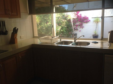 Waterside Canal Dreams - Accommodation Gladstone 9