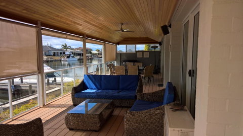 Waterside Canal Dreams - Accommodation Gladstone 6