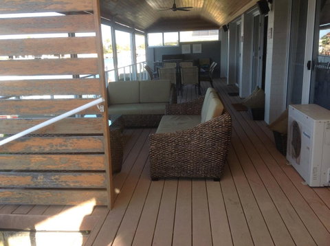 Waterside Canal Dreams - Accommodation Gladstone 38