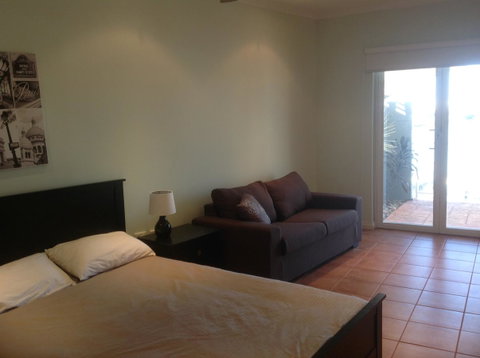 Waterside Canal Dreams - Accommodation Gladstone 21
