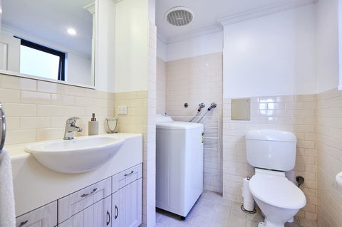 Fremantle Townhouse Unit 6 - Accommodation Gladstone 3