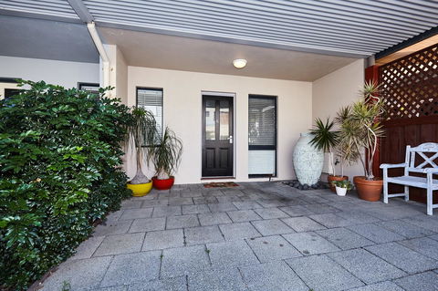 Fremantle Townhouse Unit 6 - Accommodation Gladstone 11