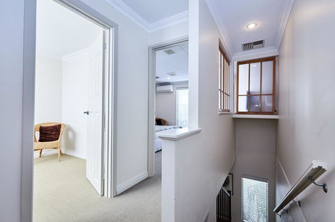 Fremantle Townhouse Unit 6 - Accommodation Gladstone 6