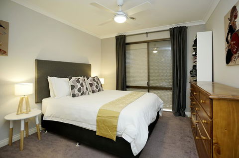 Marcus Villa Booragoon - Accommodation Gladstone 1