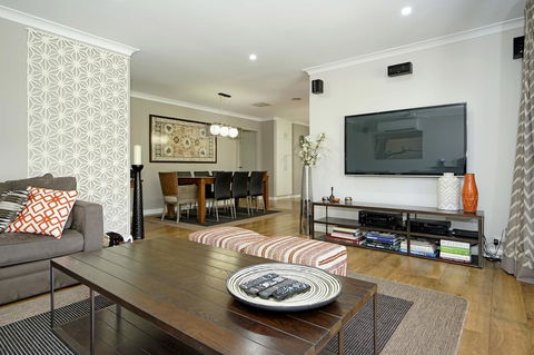 Marcus Villa Booragoon - Accommodation Gladstone 4