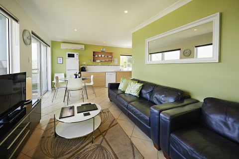 Albany Harbourside Apartments And Houses - Accommodation Gladstone 44