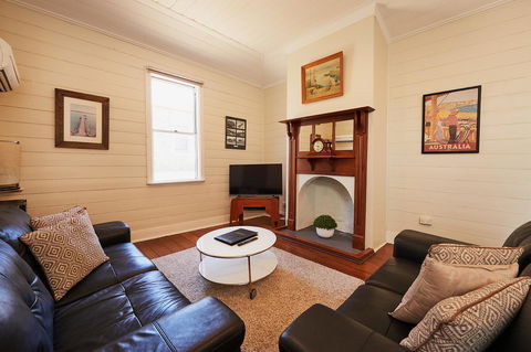 Albany Harbourside Apartments And Houses - Accommodation Gladstone 7