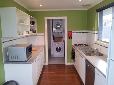 Albany Harbourside Apartments And Houses - Accommodation Gladstone 42