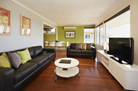 Albany Harbourside Apartments And Houses - Accommodation Gladstone 32